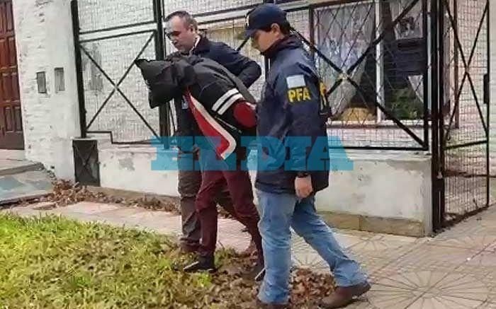 AltoEscandaloOk's tweet photo. Detienen a "#CamusHacker", ahora acusado por trata, violación y corrupción de menores https://t.co/mD9oM0fFV9 https://t.co/m4w8heqMzZ