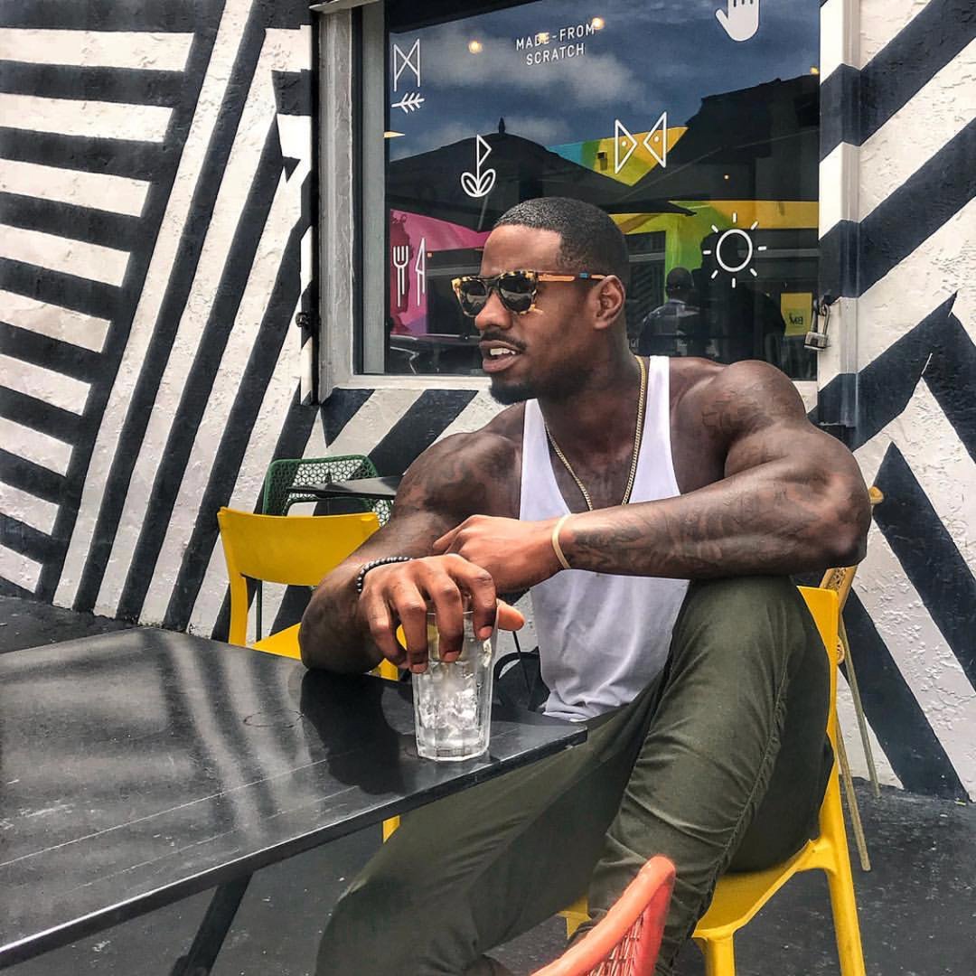 unclefunkys's tweet photo. Summer is here. 😅 @jarrettjenks
#mcm #mce #june #fathersday #feature #blogger #vlogger #unclefunkysdaughter #beard #beardgang #beardedmen #blackhair #naturalhair #fade #selfcare #mancrusheveryday #UFD #goodfunkystuff https://t.co/bwQ9JGIXe1