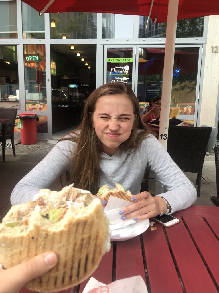 hhuyard01's tweet photo. Gutes essen @PVHS_GAPP #döner https://t.co/xXGQ4pdesn