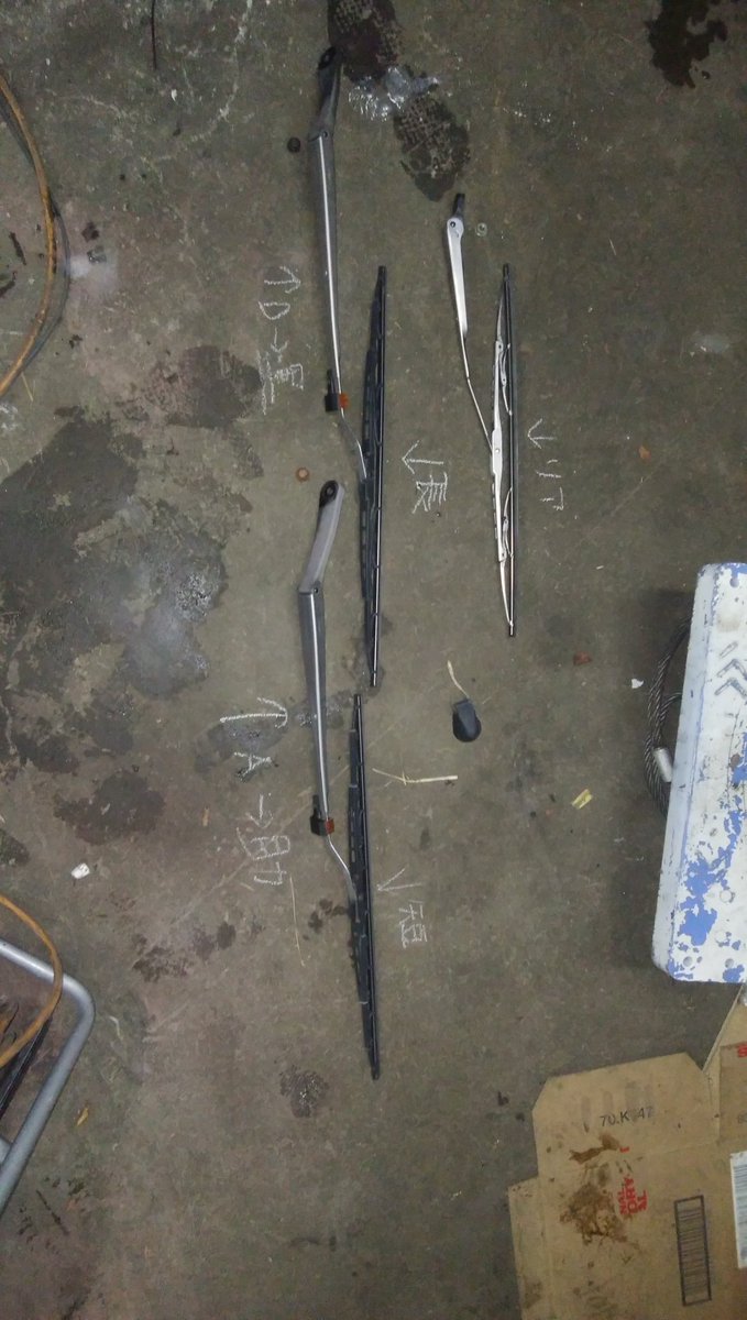 づきたろー 納車からの変化 レストア編 大したことは何もしておらず 日産車定番のワイパー再塗装とドアノブの白化をマシにしたのとか お手軽なやつ