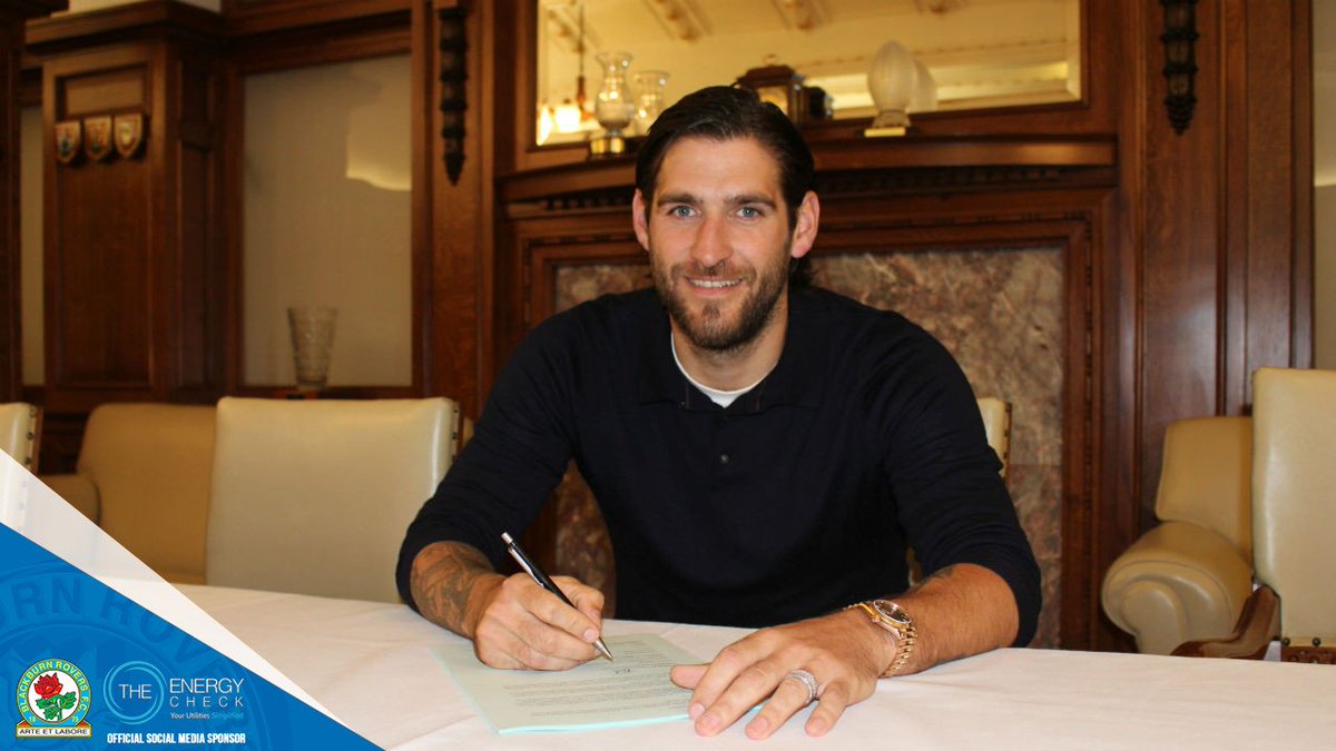 Rovers's tweet photo. 😃 We're delighted to announce that striker Danny Graham has put pen-to-paper on a new deal at #Rovers! 

Full story ⬇️

https://t.co/1KWm3QvNuc https://t.co/Br6Wzz5sdi