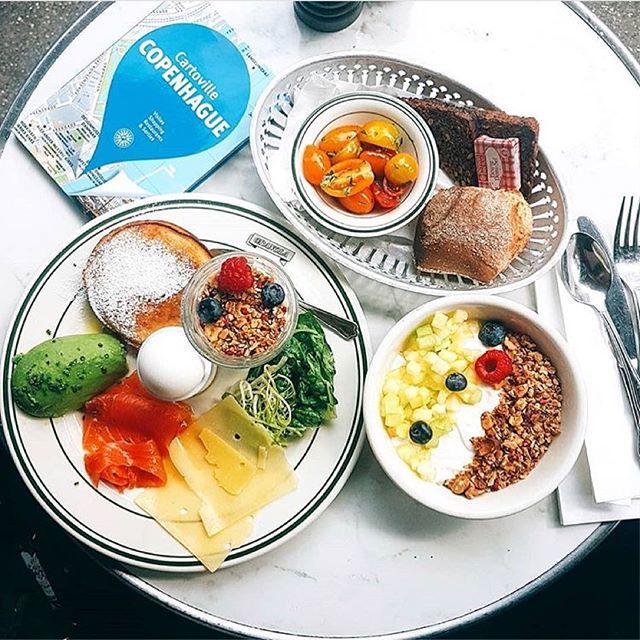 cartoville's tweet photo. Prenez des forces autour d'un #Brunch avant d'explorer la ville avec #cartoville ! 📸: @drinkxeat.
.
.
.
.
.
.
#Copenhagen #copenhagenbible #copenhagencity #Denmark #denmark #visitdenmark #city #cityphotography  #Lightroom #AoV #artofvisuals #AGameOfT… https://t.co/o79WSv6Nu7 https://t.co/La7BjBjwTZ