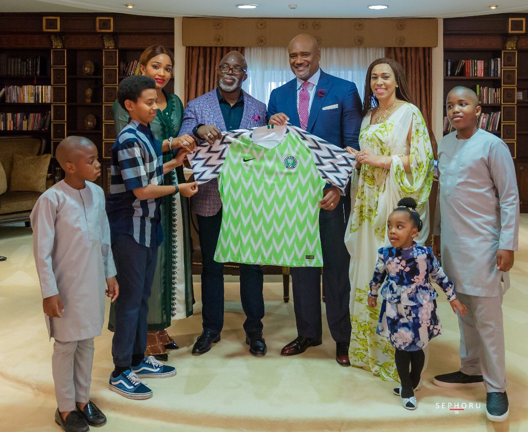 pauladefarasin's tweet photo. Thanks to @thenff chairman, @PinnickAmaju , and his family for presenting me with the Super Eagles jersey.  I look forward to cheering our Eagles to victory. We are all rooting for you, so victory all the way! God bless the @NGSuperEagles and God bless Nigeria #Football #WorldCup https://t.co/1UmYLOdHTI