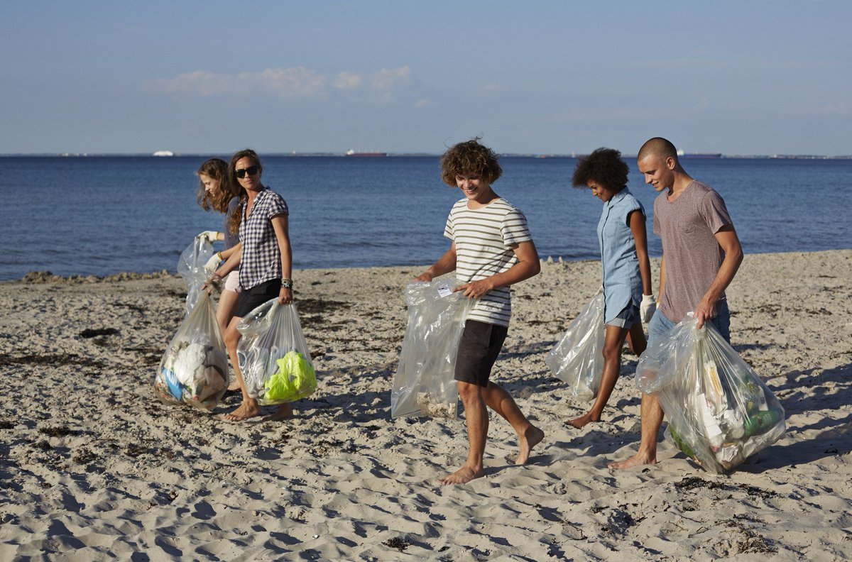 environmentca's tweet photo. Wondering how you can do your part to support the #G7 Ocean #PlasticsCharter? Bring some friends to clean a nearby beach or shoreline.  Register with the Great Canadian Shoreline Cleanup: https://t.co/v7O2JRE4Ak  @G7 #CleanShores2018 https://t.co/6o02oup6VR