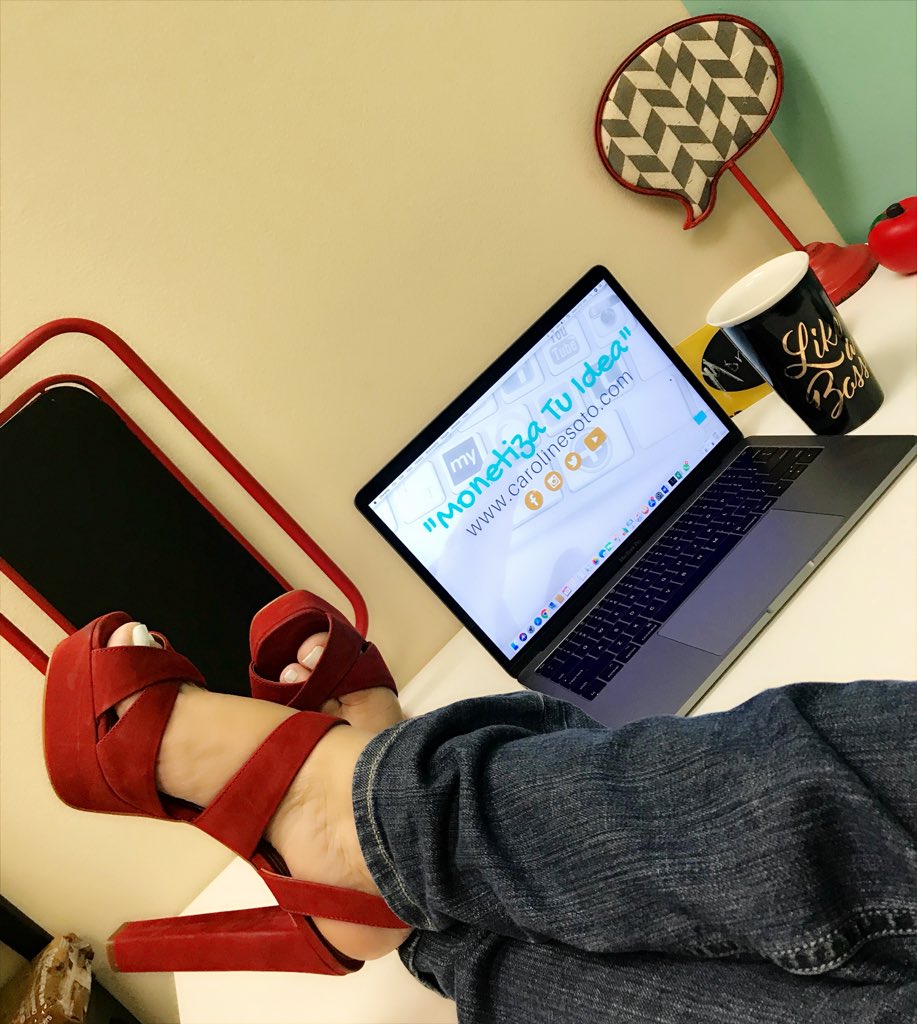 carolinesoto's tweet photo. Con mi Wifi, una taza de café ☕️ y mis tacones 👠 rojos de @NOVUSHOES y ve como supero toda expectativa para esta semana. ¿Qué por qué me gusta Novus? 😍
Porque son cómodos, livianos y me hacen lucir espectacular. Resaltan cualquier atuendo. #Novustyle #Novusshoes #Motivation https://t.co/kvUZA3EDza