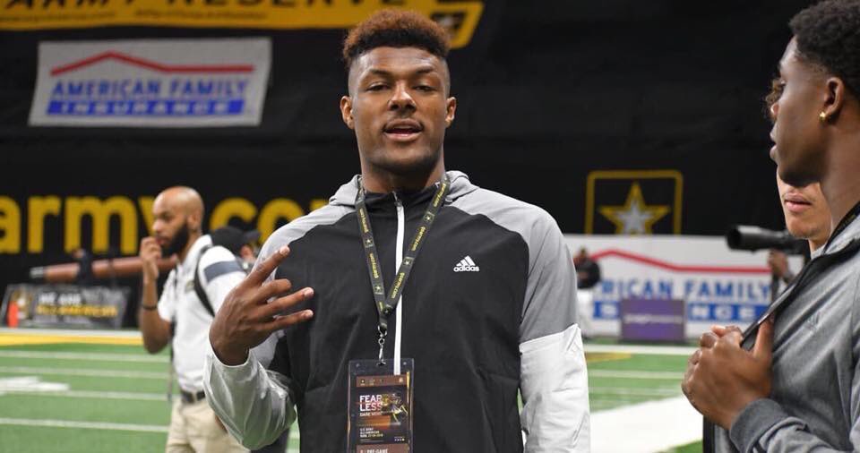 Marcusdent93's tweet photo. No.1 Player in 🇺🇸 Kayvon Thibodeaux is committed to the Class of 2019 #AllAmerican Bowl.

Who else is ready to join him January 5th in San Antonio ?    @TreylonBurks @Rebels247 @RealChadRicardo @ErikRichardsUSA @RivalsJohnson https://t.co/obVaHTWRcc