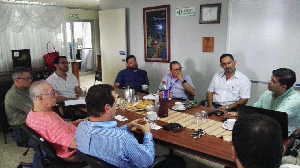 ADEZN01's tweet image. Presidente Ejecutivo del INA Sr. Andrés Valenciano Yamuni. El viernes 08 de Junio sostuvo una reunión con representantes  de diferentes instancias de la ADEZN y el Consejo Académico, su ímpetu generó muy buenas impresiones entre los asistentes.