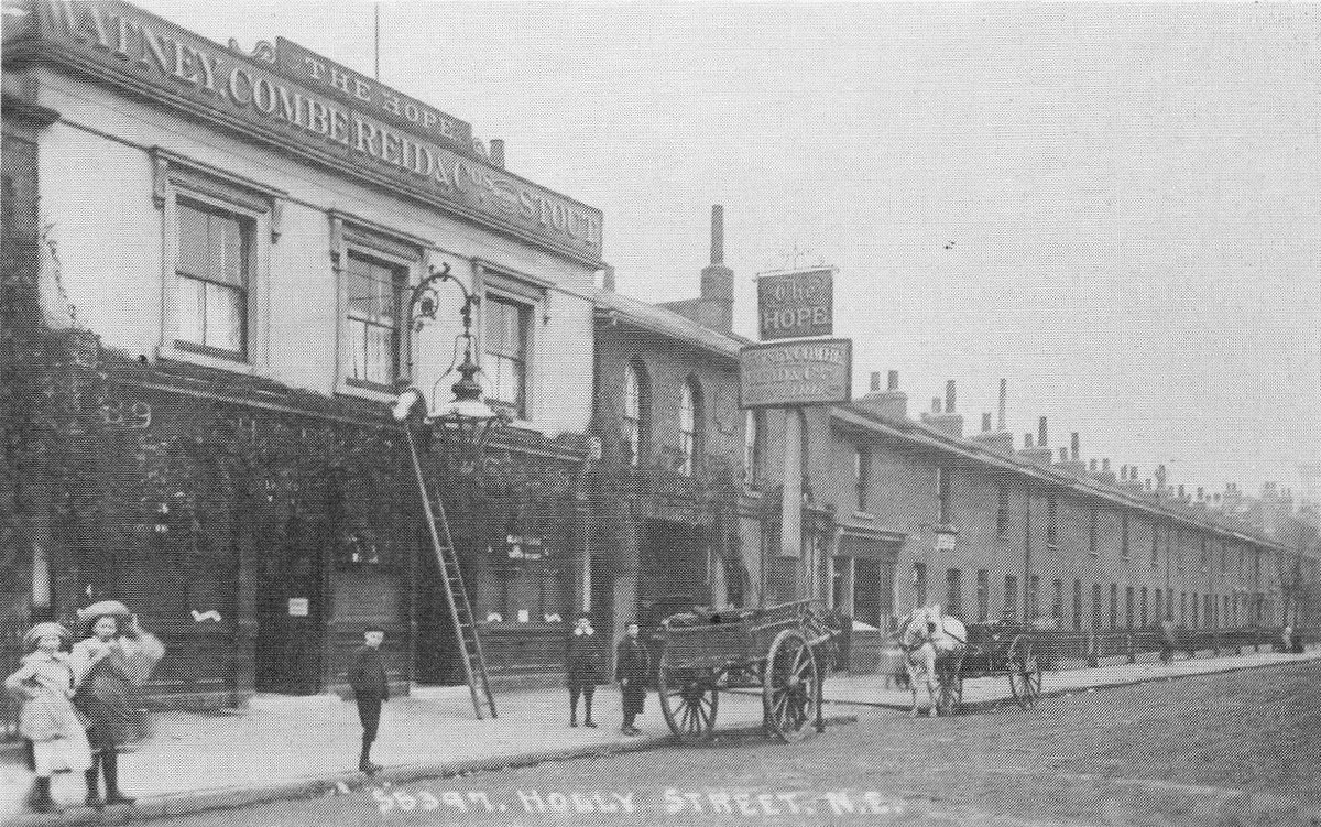 soxgnasher's tweet photo. Hackneys lost pubs The The Hope pub Holly st #Dalston #Hackney pub and houses demolished and concrete tower blocks built there only themselves to be knocked down 20 years later #Hackneyarchives https://t.co/ZTWCKuPUBw