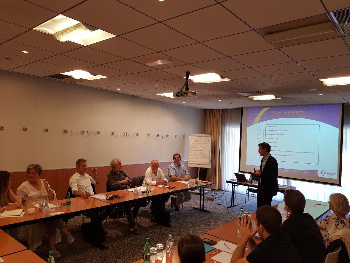 REUNION CONFORMTITE : Le 24 mai sous le soleil d'aix en provence, une quinzaine de courtiers se sont réunis pour se former et débattre de la nouvelle Reglement RGPD et la mise en conformité de leur cabinet. Belle réussite. merci à tous