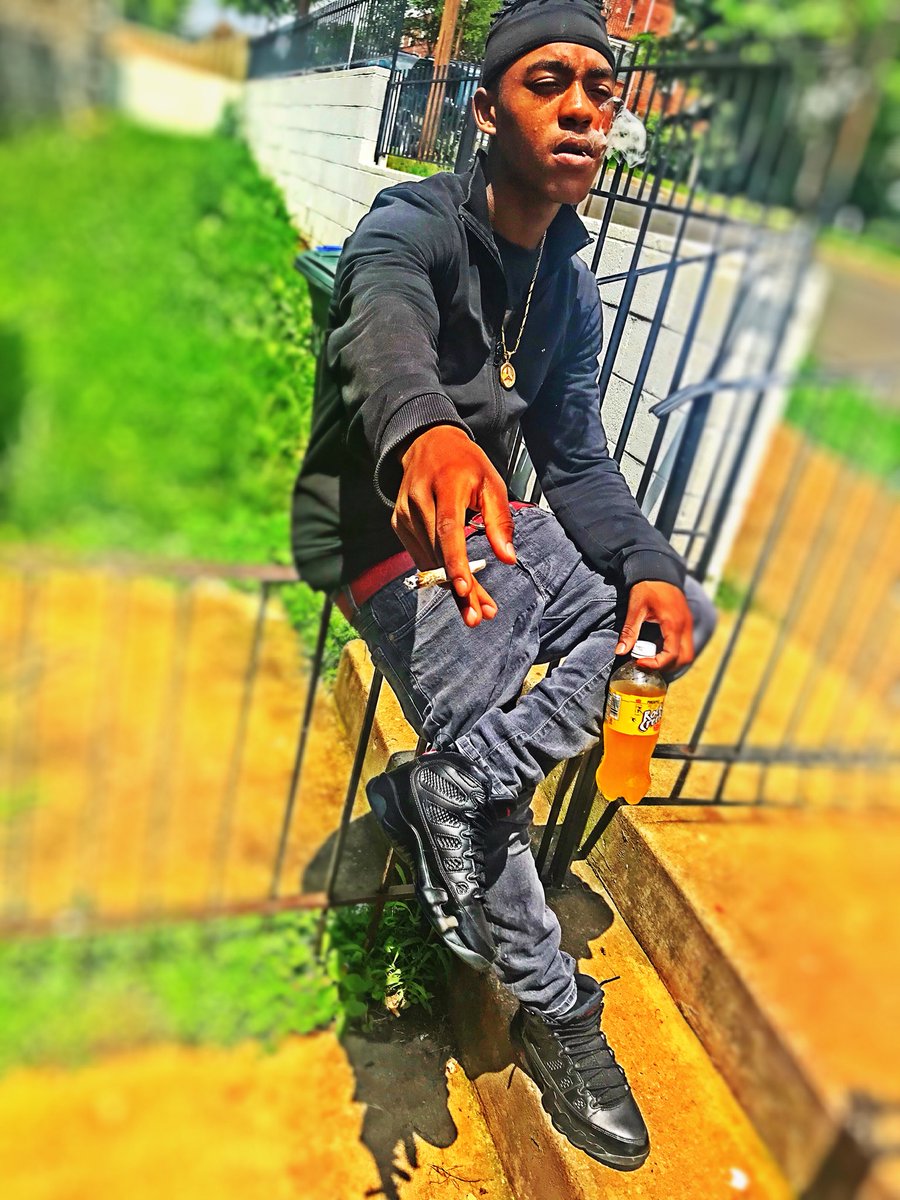 SleezySWorld's tweet photo. Drink in my cup,Yea Im Sipp’n On Dirty🍇🍼Smok’n On Gas While Off A Perk 30🍃⛽️💨 #Toosleezy🤷🏽‍♂️💰 #StreetAthlete🚧⛹🏽‍♂️ #Mud🍇🍼‼️ #GoodGas🍃⛽️💨 https://t.co/tPsvv22k9O