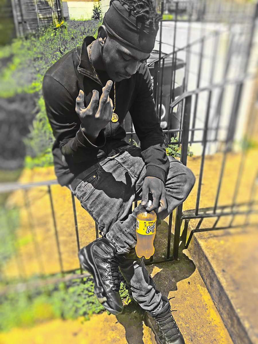 SleezySWorld's tweet photo. Drink in my cup,Yea Im Sipp’n On Dirty🍇🍼Smok’n On Gas While Off A Perk 30🍃⛽️💨 #Toosleezy🤷🏽‍♂️💰 #StreetAthlete🚧⛹🏽‍♂️ #Mud🍇🍼‼️ #GoodGas🍃⛽️💨 https://t.co/tPsvv22k9O