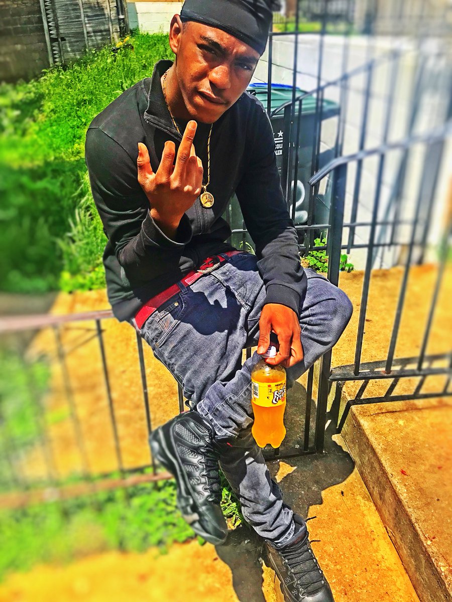 SleezySWorld's tweet photo. Drink in my cup,Yea Im Sipp’n On Dirty🍇🍼Smok’n On Gas While Off A Perk 30🍃⛽️💨 #Toosleezy🤷🏽‍♂️💰 #StreetAthlete🚧⛹🏽‍♂️ #Mud🍇🍼‼️ #GoodGas🍃⛽️💨 https://t.co/tPsvv22k9O