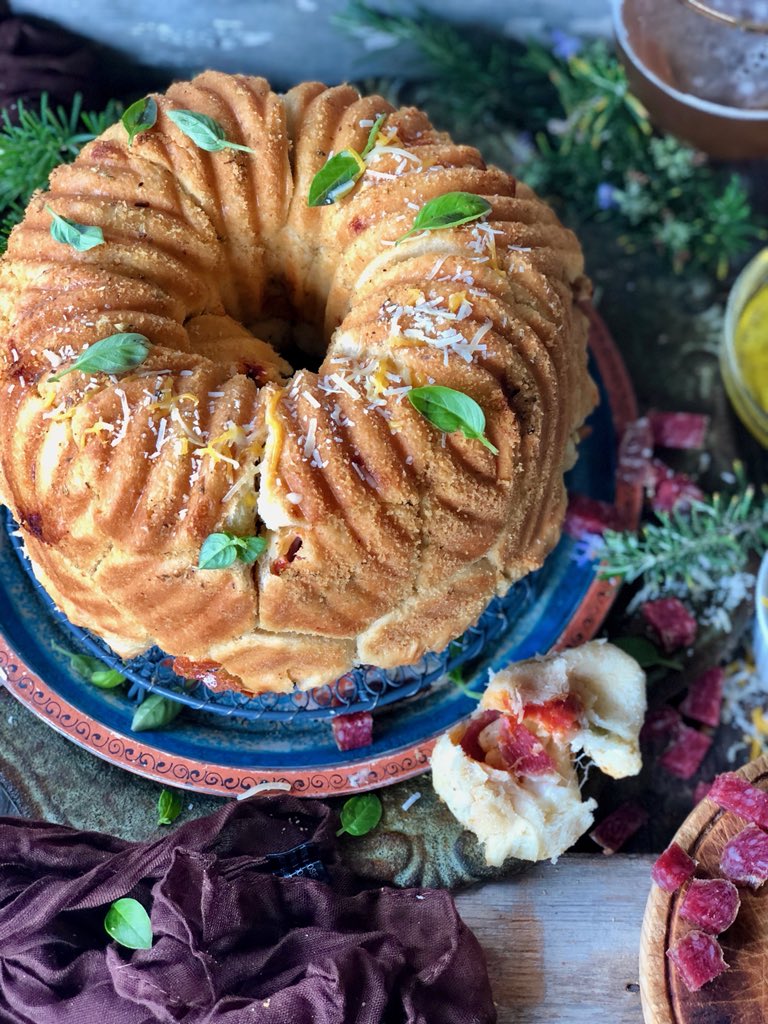 Mariacosbel's tweet photo. #Pizza #Monkey #Bread Amb #llangonissa @CasaSendra #casasendra #vic https://t.co/zgNH9n2fx6