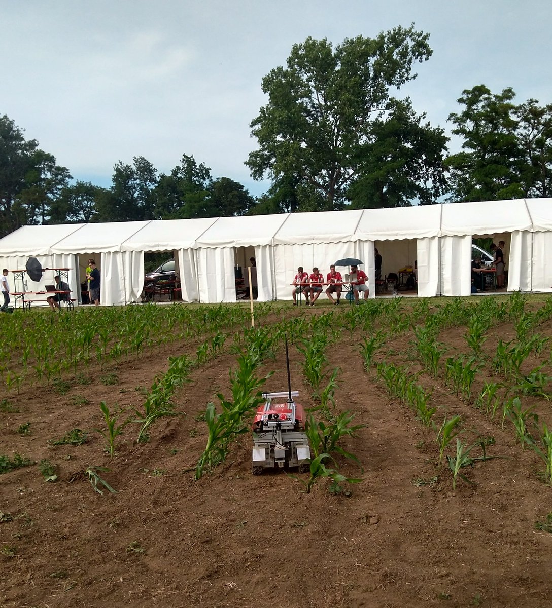 feldtage's tweet image. The #Danish #FieldRobot team from DTU practising for tomorrow's task. Here curved crop rows that need to be navigated. #FieldRoboEvent @DTUtweet