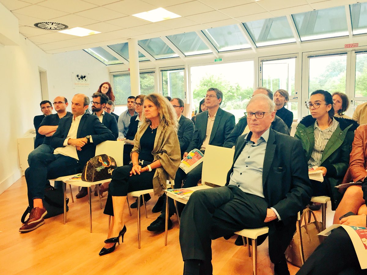 Le_Poool's tweet image. Première réunion du Franco-British #businessclub à la @CCI_35 🇬🇧🇫🇷 Témoignages de @flybe @flywithwaves @KelBillet sur comment faire du #business avec le UK 👌🏼😊