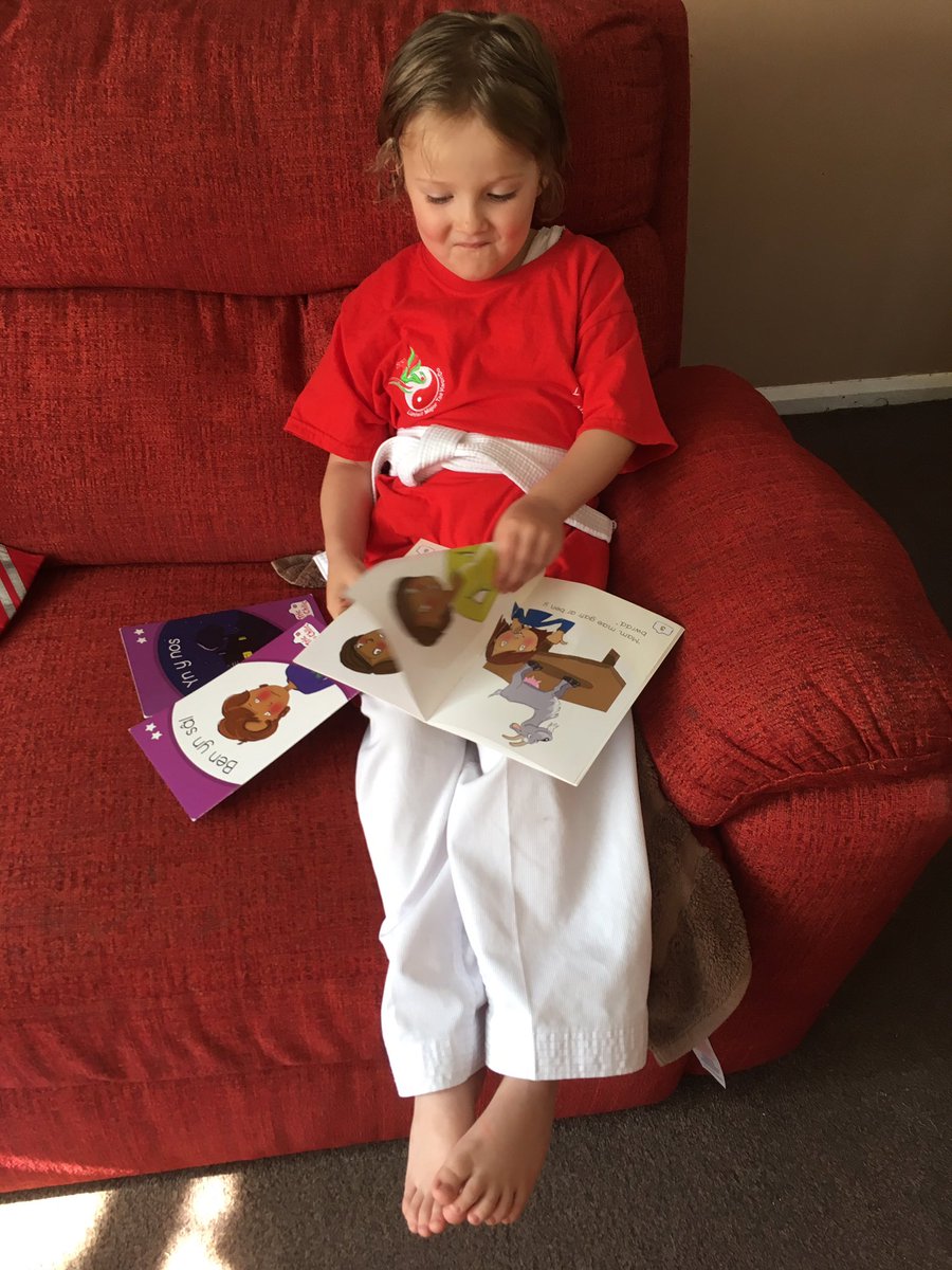 <a href="/missFflewis/">Miss Ff Lewis</a> Lily -Ann enjoying reading, Gafr yn y ty, before her Taekwondo class. 😊❤️