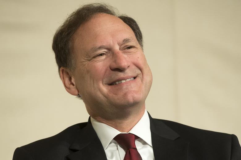 Slate's tweet photo. Supreme Court, in 5–4 decision, allows states to purge voters for their failure to vote: https://t.co/UKkjm8bKdl https://t.co/nsRBeGJU3j