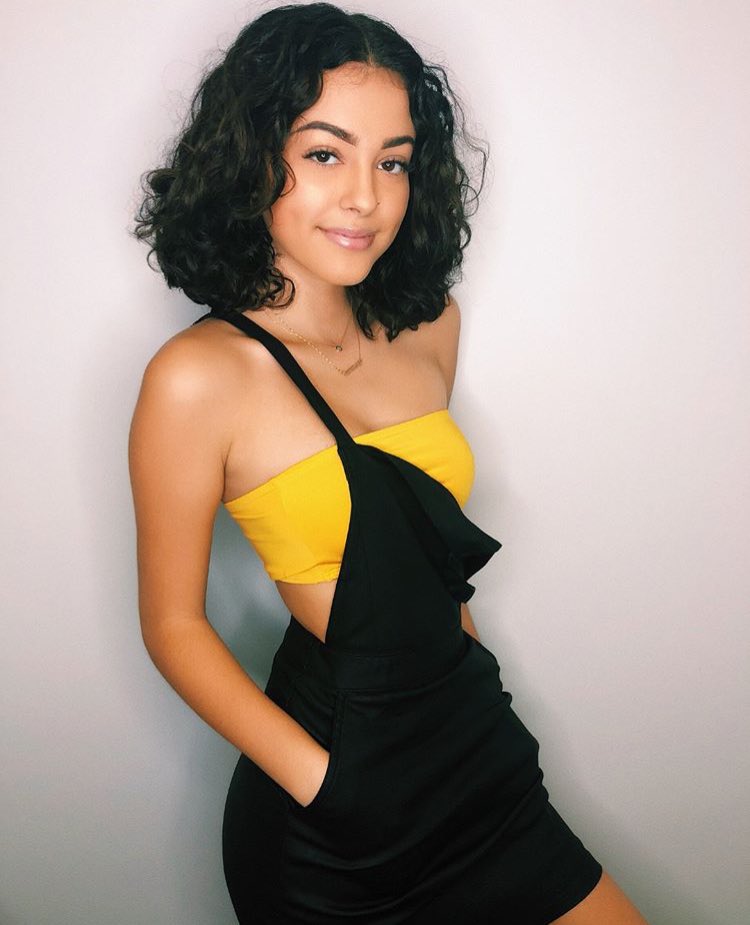 maluO2L's tweet photo. party time 🌻🖤 https://t.co/B4xSu090Z3