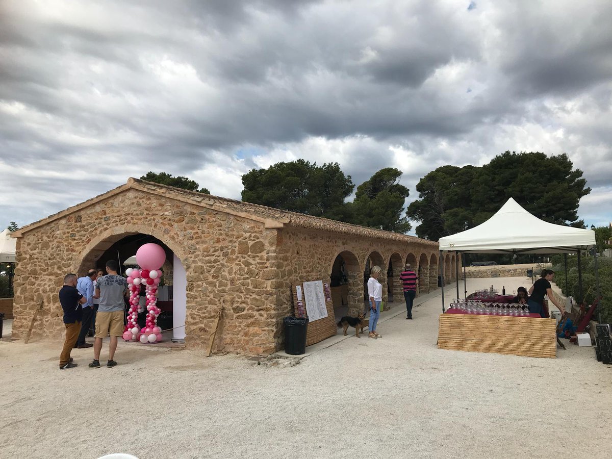 aranleonbodega's tweet photo. Terminando hoy en la II Mostra internacional de vinos singulares y de pueblo en Denia @aranleonbodega @BodegasLeopoldo https://t.co/r8SCPznp7b