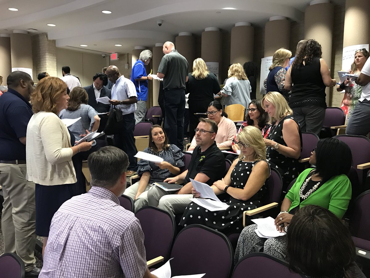 Lynsey2108's tweet image. #LearningModel sessions are full and rich with collaborative discussion about #BestPractices #PPLE18