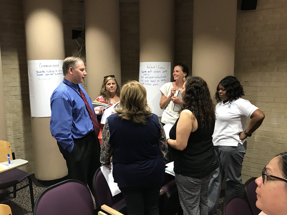 Lynsey2108's tweet image. #LearningModel sessions are full and rich with collaborative discussion about #BestPractices #PPLE18