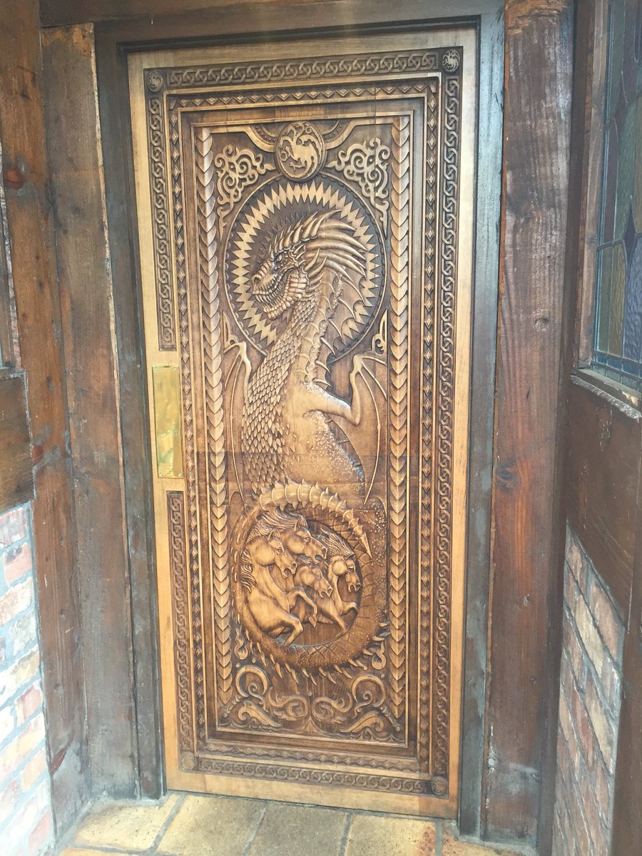 We stopped at <a href="/Fullerton_arms/">Fullertonarms</a> in Ballintoy to visit #DoorsOfThrones #6 😍