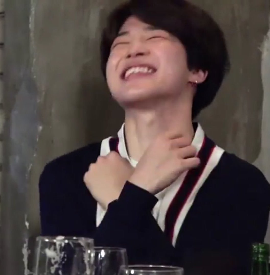 BTS_twtstwt's tweet photo. Jungkook's Jimin-ssi is Shaking 
Yoongi's Jimin-ah Saranghae is ..UWUUUUU
#Yoonmin #2018BTSFESTA #BTSDinnerParty [@BTS_twt ] https://t.co/DtwXQLByRR