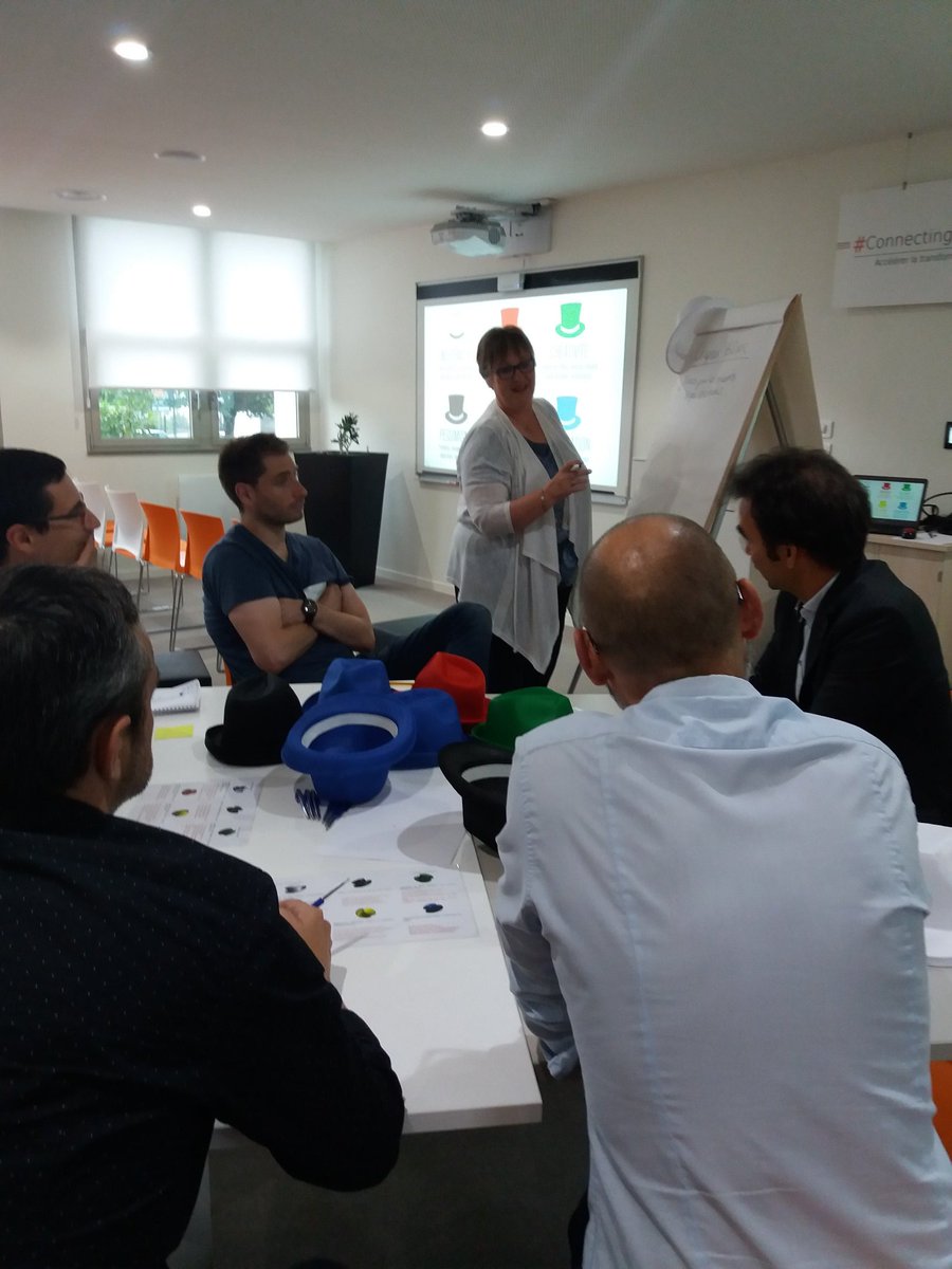 ChantalBAZIRE's tweet photo. #forummanagement @adnouest les clés  d une réunion efficace. Reflexions avec les chapeaux de Boni @ELeen_Impacts4 https://t.co/8f59viY5ve