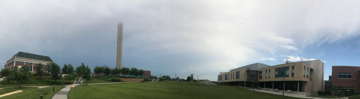 DanielLawse's tweet photo. Between storms @unmc #dynamicnature https://t.co/2LrUjzXQA8