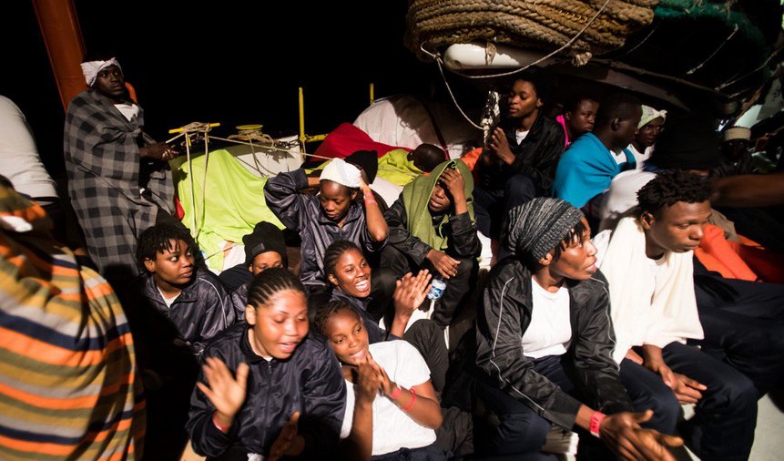 #aquarius
Cárcel, CIEs, redadas y fronteras:
así se contruye la riqueza europea.

Migrantes, bienvenidas.
Refugiados, bienvenidos.