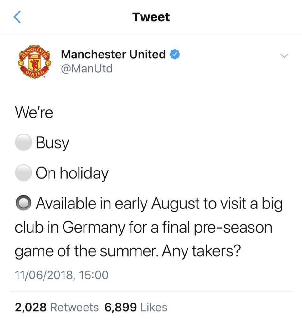 Sporf's tweet photo. 👀 @FCBayern attempt to roast...🤔

😂 @ManUtd’s reply....🔥 https://t.co/vjS8mmXnNA
