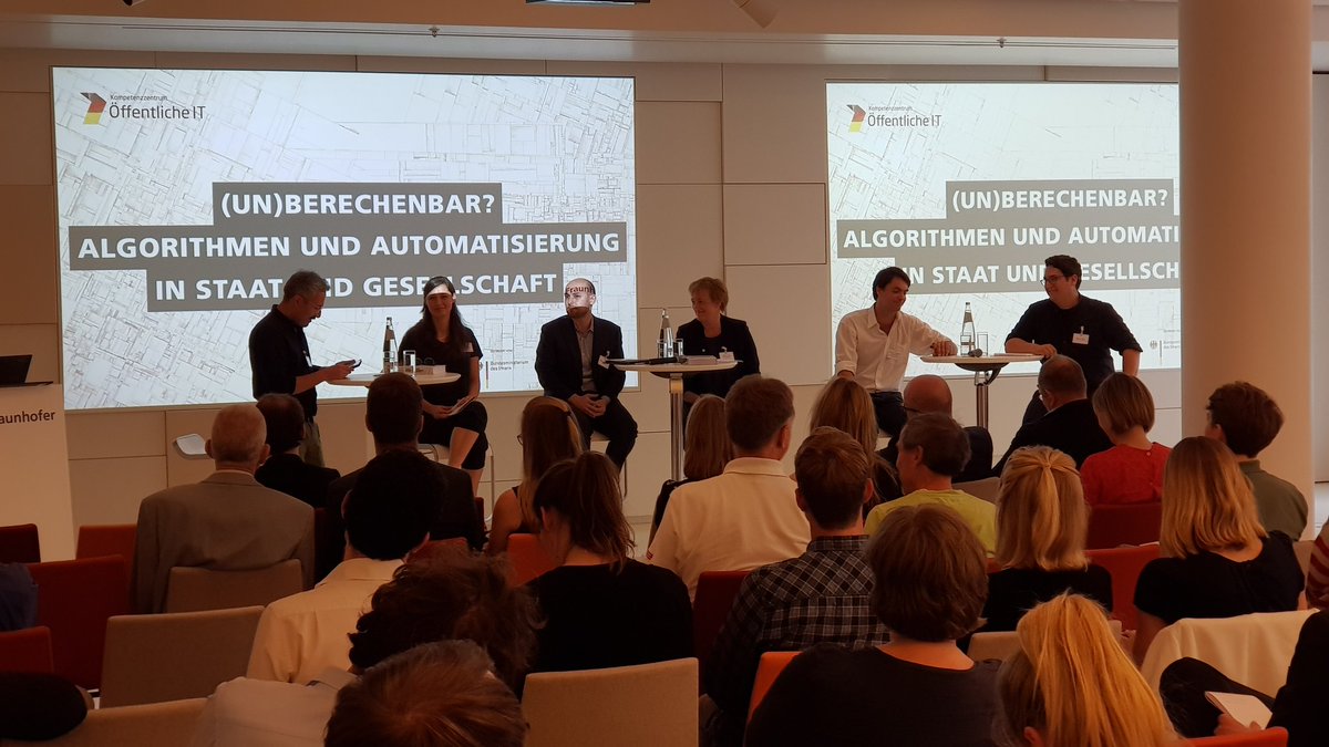 OeffentlicheIT's tweet photo. Auf dem Podium diskutieren Katharina Nocun (@kattascha) Prof. Ina Schieferdecker (@ischieferdecker) Prof. Christian Katzenbach (@ckatzenbach) und Ralph Müller-Eiselt (@bildungsmann) moderiert von Resa Mohabbat Kar (@mo_resa) und Basanta Thapa (@BasantaEPThapa) #AlgoPol https://t.co/JWojt4yN7c