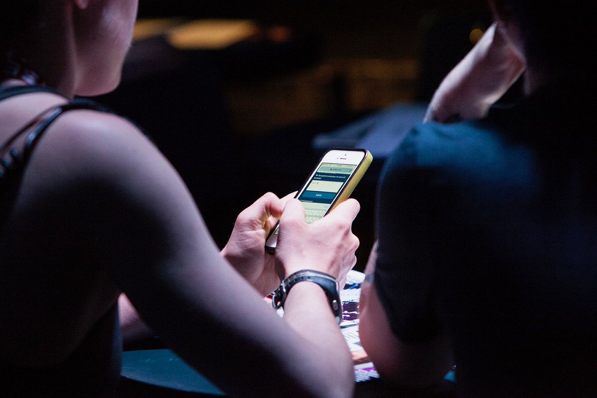 Ce soir lundi le 11 juin à 20H45 au Petit Campus à Montréal, ne manquez pas #ASHTAG de Stefan Stefan. Théâtre participatif ou vous pouvez interagir avec les comédiens en direct grâce à vos téléphones. facebook.com/events/2062815…
#fringebuzz @F_Urbains @forgettheboxtwitter