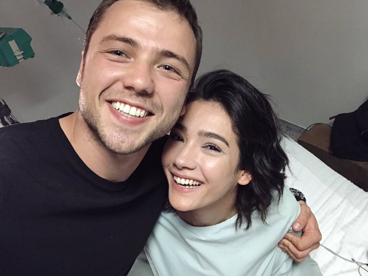 kimbufangirl's tweet photo. Mübarek Ramazan ayında peş peşe selfie aldık ya💙 Tolga'da paylaşırsa varya tadından yenmez!😻❣ e hadi o zaman eller semâya:))

#YavBah | #HiçKimseSeninKadar https://t.co/zuBfDrYo8V