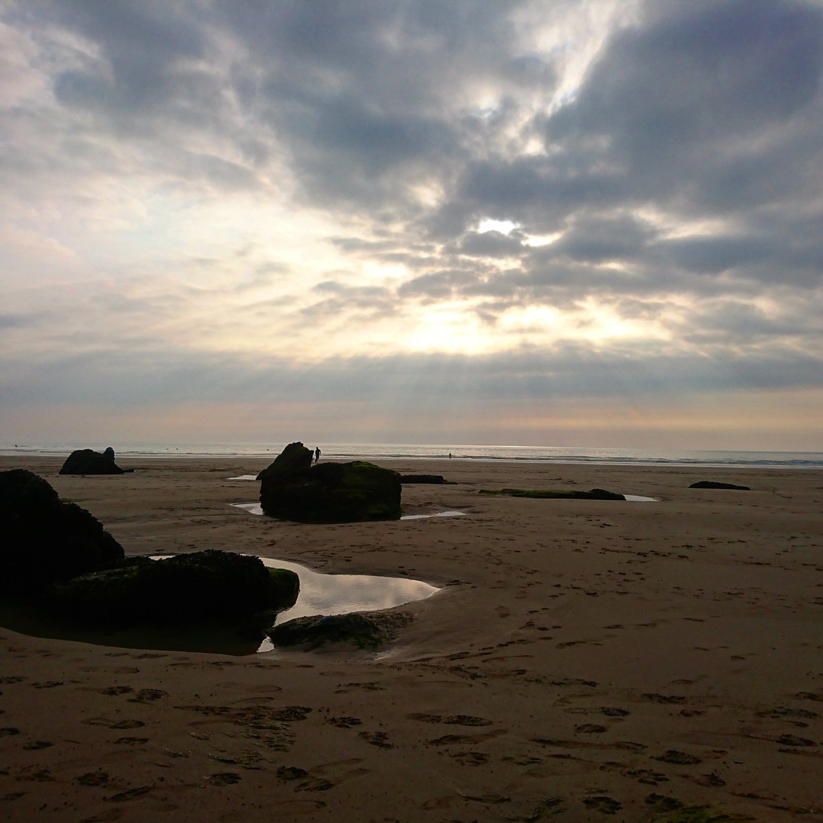 Lollyhancock198's tweet photo. Great walk yesterday from st columb major to watergate bay, took just over 3hrs, beautiful weather. Moo had a great time
#cornwall #walking #coastpathwalk #visitcornwall #seaside #beach #bestdogever #dogslife #shihtzuxpug https://t.co/HUz9JbIIni