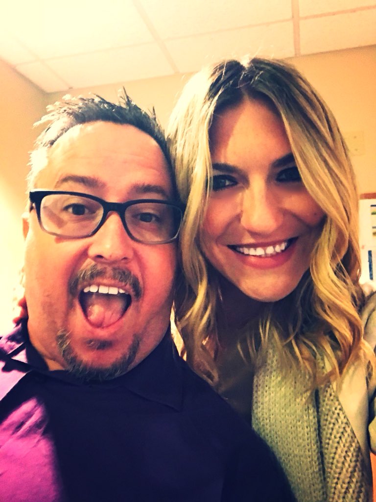 RedianaZ's tweet photo. When you get an office visit from one of your favorite people 😀 you can’t help but smile #makeanNpac https://t.co/BXUoRvn1Rv