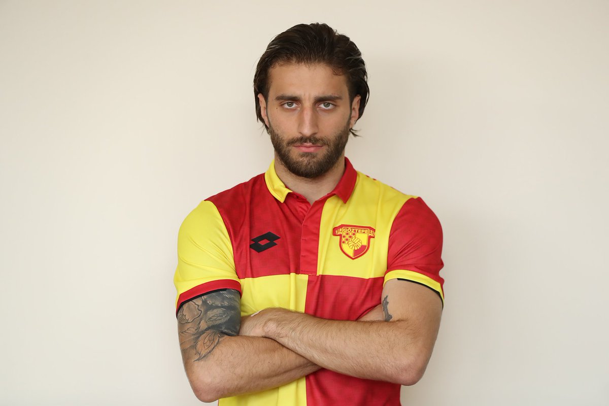Göztepe, en son Elazığspor forması giyen Alpaslan Öztürk'ü kadrosuna katarak ilk transferini gerçekleştirdi.