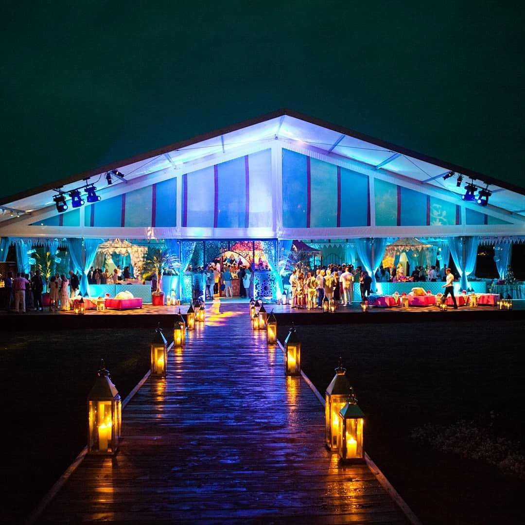 LosbergerUS's tweet photo. Monday Motivation brought to you by @starrtent 🎪
📋 - @mzevents28 
🛋 - @dejuanstroud 
💡 - @frostproductionsnyc 
📣- @kmproductionsny 
🍽-  @laurencecraigcatering 

#structure #bridgehampton #starrtent #losberger #tentrental #eventrental #losbergerdeboer #eventprofs #tentpros https://t.co/gaBxJGDk1P