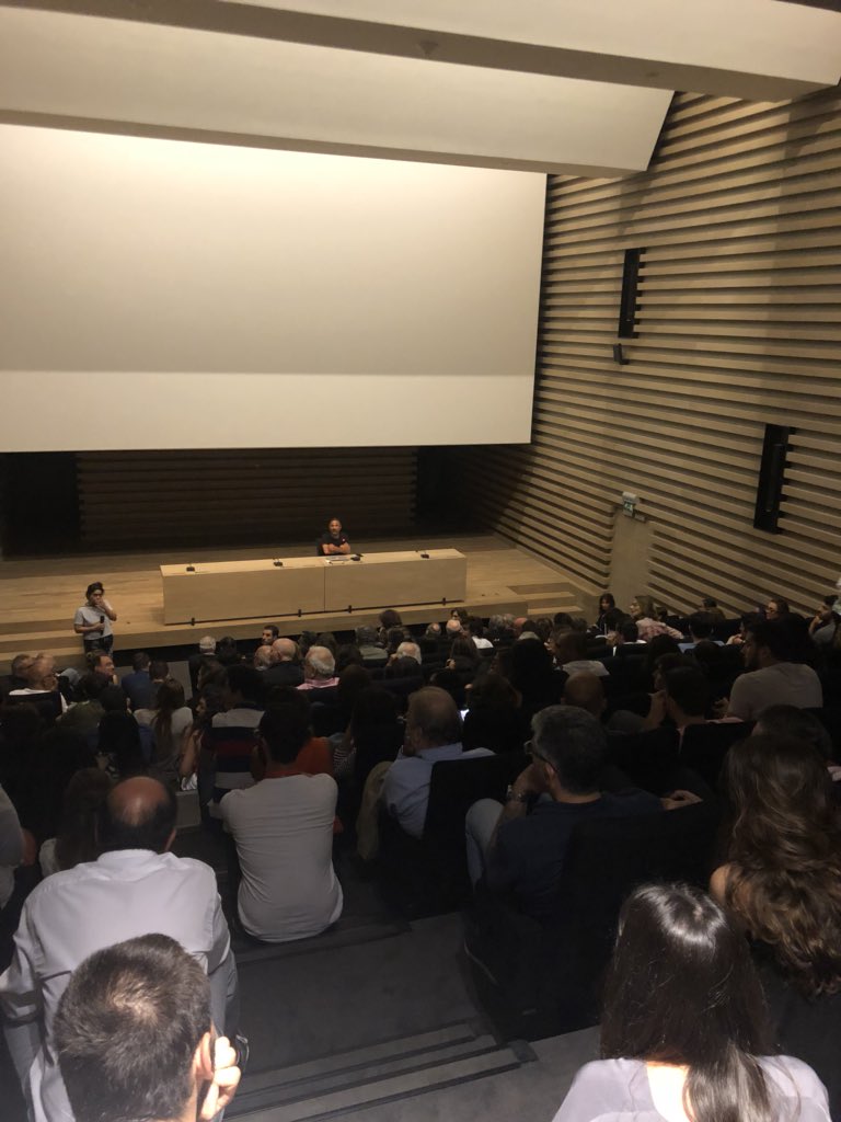 InstitutFrLiban's tweet photo. Une salle comble pour entendre l’architecte #YoussefTohmé parler de sa vision de l’homme, de l’environnement, de l’habitat et de l’espace public une initiative @InstitutFrLiban, partenariat avec @sursockmuseum et soutien de #BanqueBemo - #YTAA Youssef Tohme Architectes & Associés https://t.co/TZyVMvfSyr