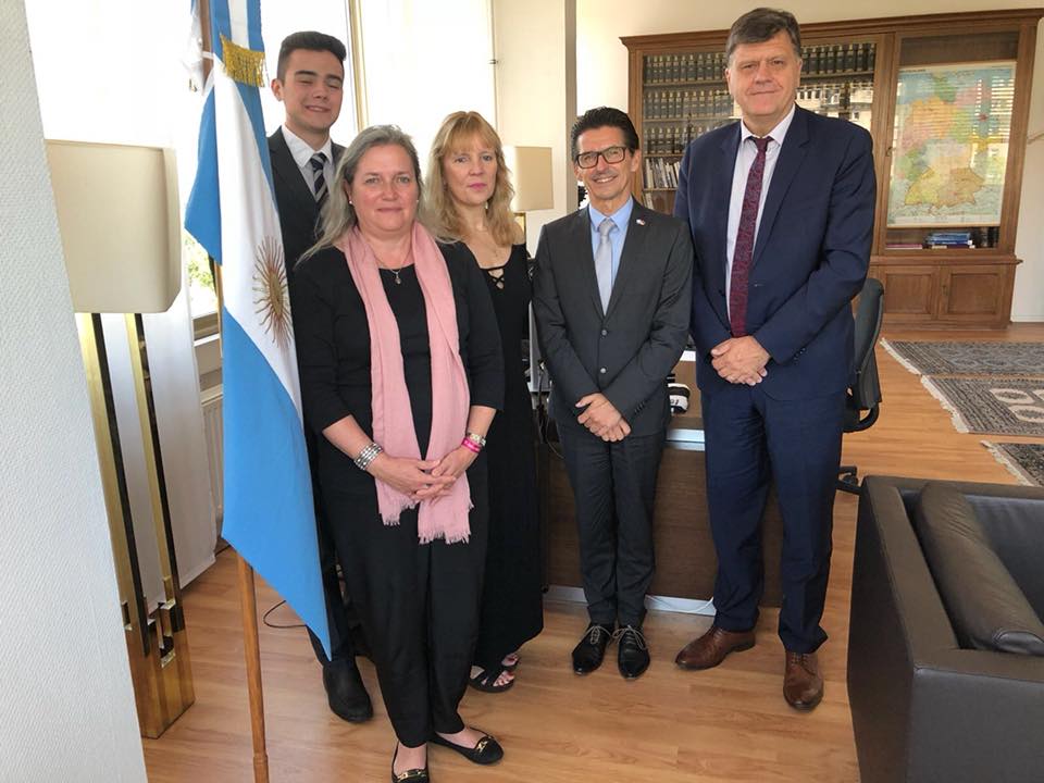 iballesterDS's tweet photo. ¡Muchas gracias Sr. Embajador Malaroda por tan cordial encuentro!
#InstitutoBallesterDeutscheSchule #BallesterAlumni
https://t.co/5U1wkzc4ay…/embajador-recibió-director… https://t.co/TWGGrmPtDo