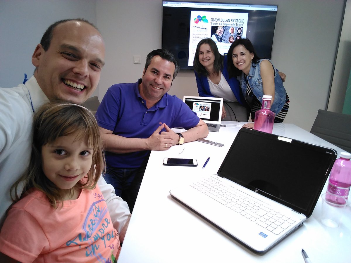 Reunión hoy en las oficinas de <a href="/Brandty_Es/">@Brandty</a> y <a href="/alicoach_/">Alicoach</a> para ultimar detalles del evento #simondolanelx con <a href="/GuzmanMtnez/">Guzmán Martínez</a> <a href="/Cristinamulero/">Cristina Mulero</a> <a href="/IsabelBonmati/">Isabel Bonmatí</a>. Recibiremos a <a href="/simon_dolan/">Simon L. Dolan GFWF</a> como se merece en Elche!! Inscripciones en Alicoach.es, la lista de espera podrá entrar!