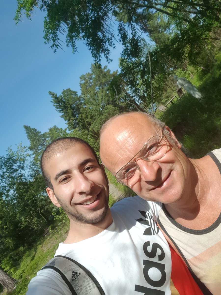 "Det talas så mycket om integration. Men om nyanlända ska komma in i landet måste kanske vi öppna dörren och säga välkomna! Jag bjöd Omar på lunch i veckan. Vem vill du äta lunch med?" - Jonas_Gardell. #10000luncher