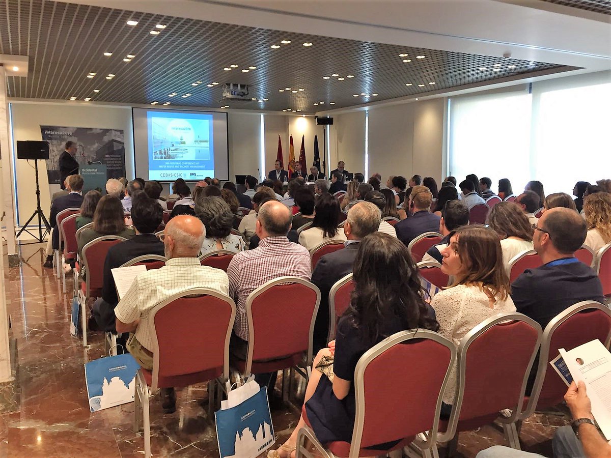 murciacongresos's tweet photo. Gran ambiente en la Conferencia Regional IWA sobre reutilización de agua gestión de la salinidad #IWARESA. Con @Aldabacongresos en el hotel @7coronas 💧💧 ¡Comenzamos! https://t.co/F7c10Xk9yi