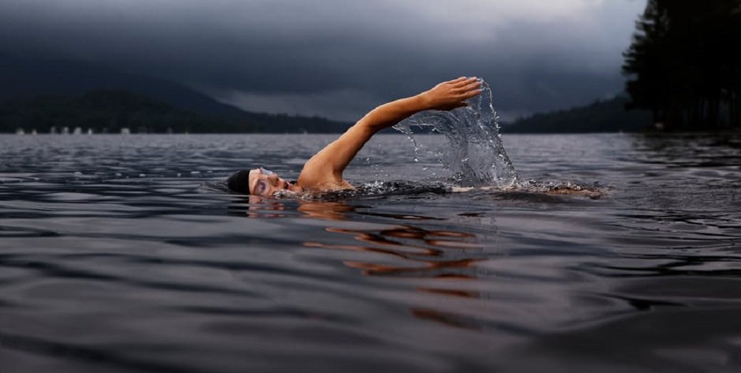 educalab's tweet photo. Como corregir la postura de la espalda: ejercicios de marcha en el agua.
#Ergonomía #Deporte #PostureoDIG #Educación
https://t.co/QNIArb5KsE https://t.co/PqzgzM4a7s