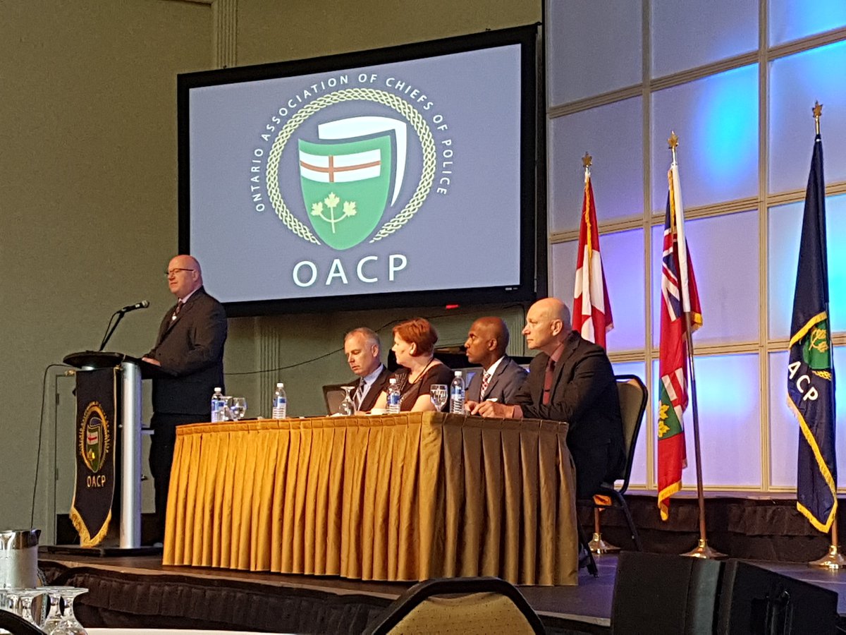 PhilCrnko's tweet photo. Superb educational panel on Community Safety & Well Being at #OACP2018. Great insights from @ChiefPaul_GSPS and @DeputyNish, Stephanie Lefebvre of the CMHA @StephLe5 in Sudbury, and @ChiefAFletcher. Community consultation & building relationships is key! #OACP18 @MotoSolutions https://t.co/Q1renjEVh0