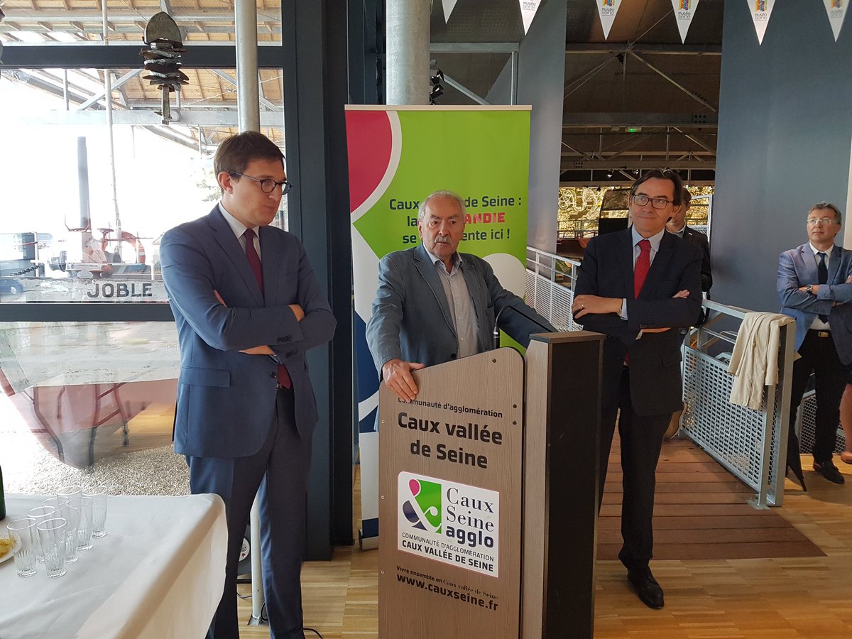 CauxSeineAgglo's tweet image. @_JCWeiss inaugure nouveau ponton et #powerlock pour #tourismefluvial à #caudebecencaux avec @BastienCoriton et Bertrand Bellanger du Dept @seinemaritime et annonce la venue de l&apos;@LHERMIONE_SHIP lors de @ArmadaRouen 2019 ! @NdieAttractiviT @normand #Normandie