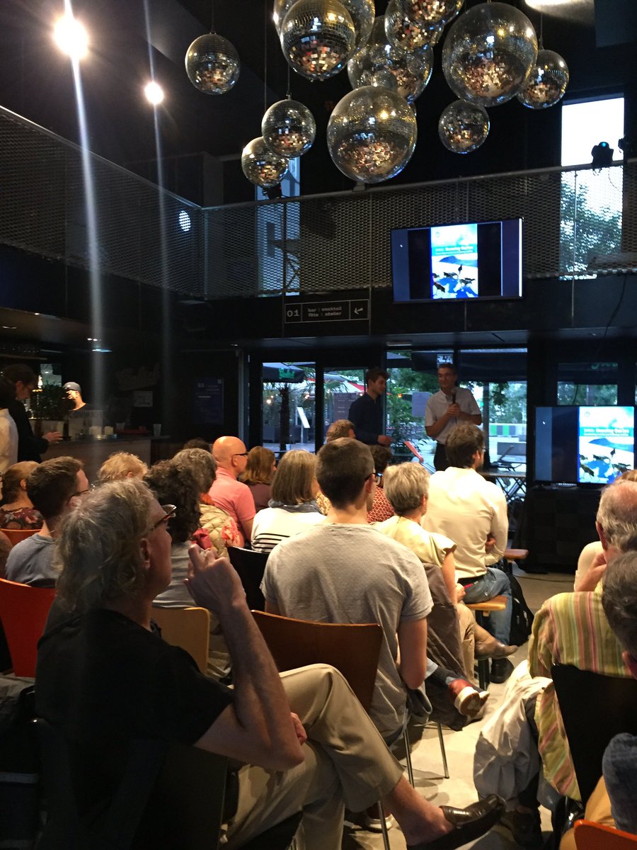 JuCrespon's tweet photo. "42 000 km2 de banquise disparaissent tous les ans en Arctique à cause du réchauffement climatique." Intervention de P. Tavernier au Café-Climat de l'@AparisClimat à l'@EP7paris ❄️ https://t.co/16D4Oznivq