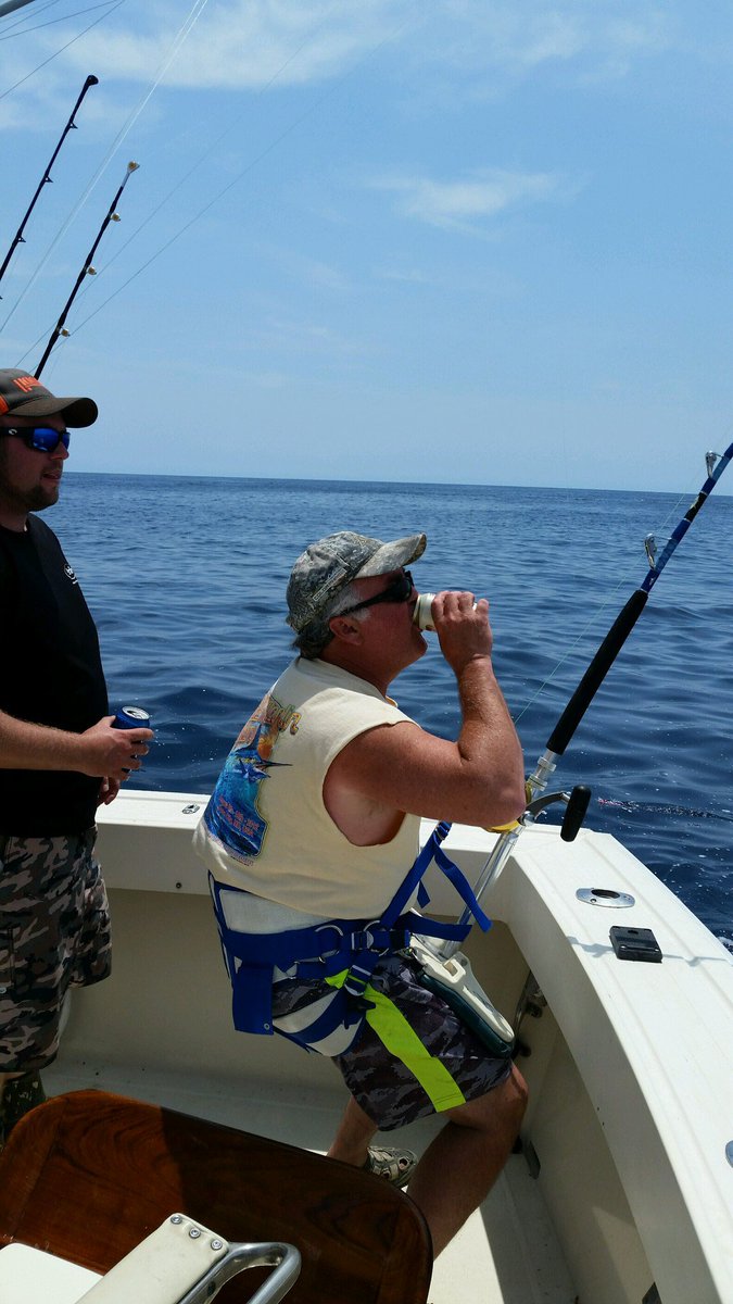 e_pomeranz's tweet photo. Yellow fins and blue fins and makos... oh my! Great day on the water on the Amanda May-Hem. #OCMD https://t.co/2i2XFVvduY