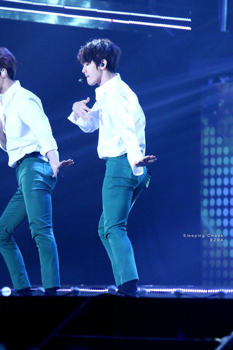 baeks_butt tweet picture