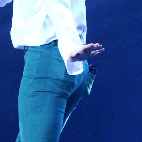 baeks_butt tweet picture
